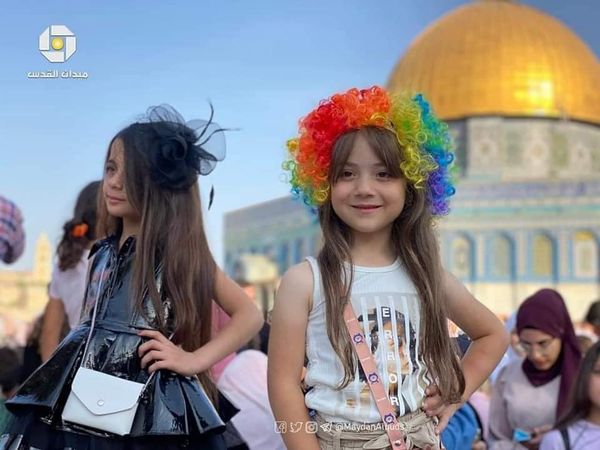 girls at Masjid-e-Aqsa